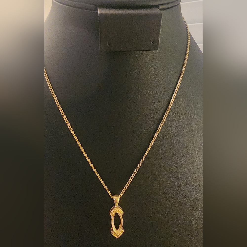 Elegant Gold Tone Pendant Necklace